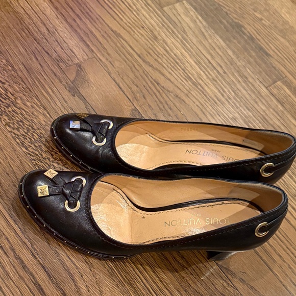 Louis Vuitton Black Women\'s Shoes pump black heels gold AUTHENTIC